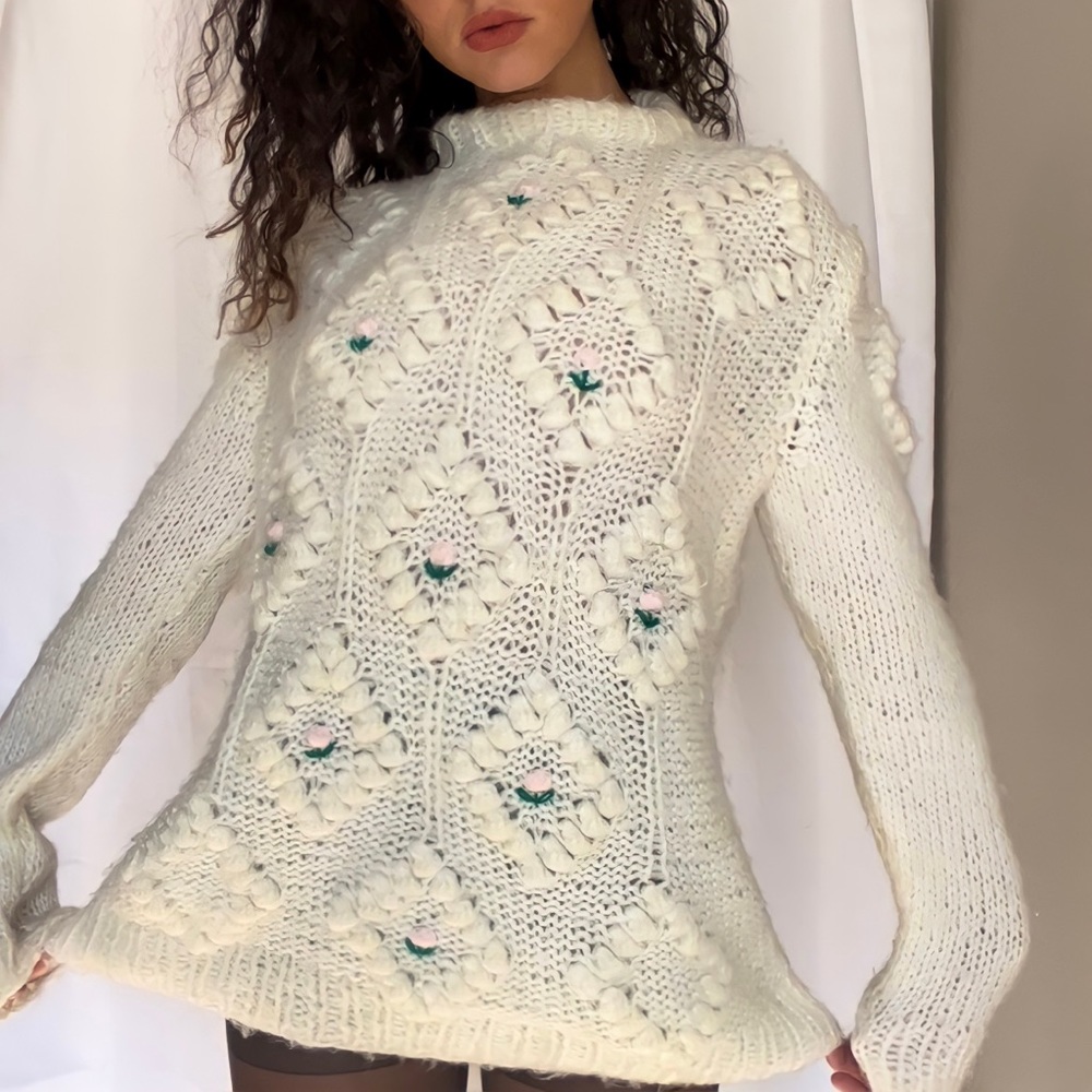 Chunky Vintage Oversized Cream Knit Grandma Sweater with Pink Floral Details